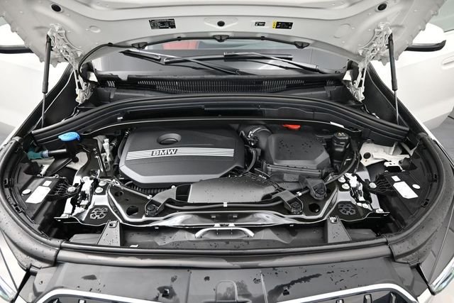 Used 2023 White BMW xDrive28i image 28