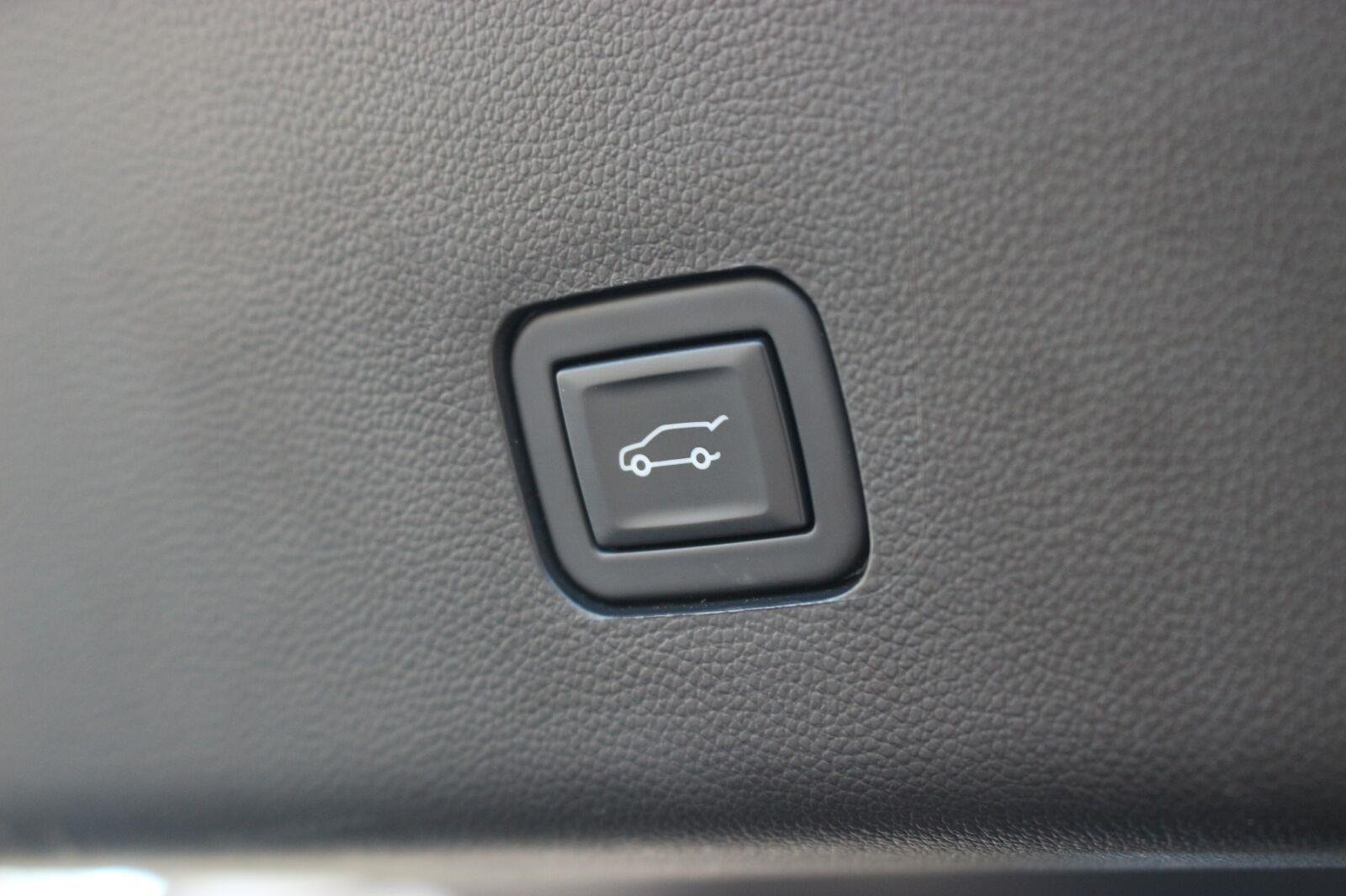 Used 2021 SUMMIT WHITE Chevrolet Premier image 11