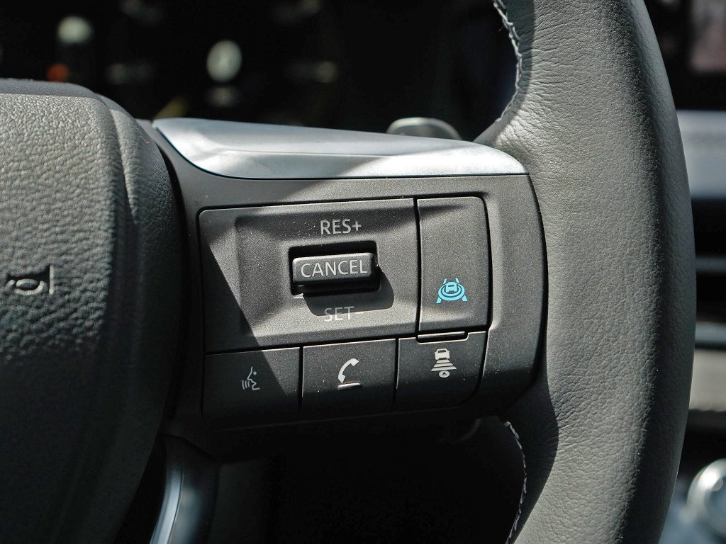 Certified Used 2026 Radiant White/Black Obsidian INFINITI SPORT image 8