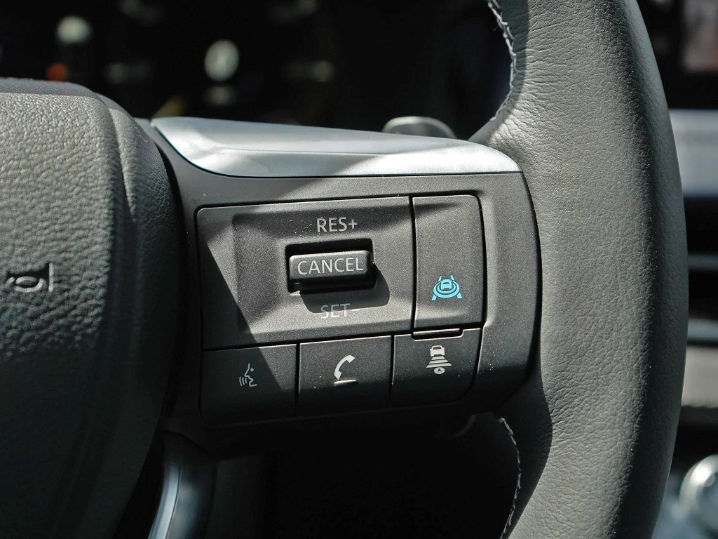 Certified Used 2026 Radiant White/Black Obsidian INFINITI SPORT image 8