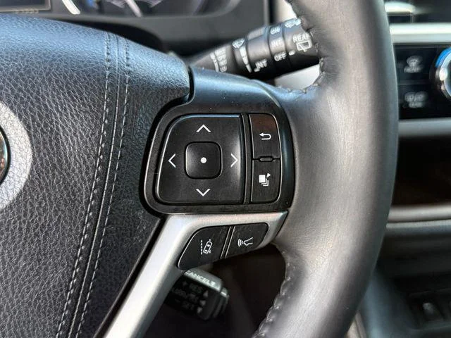 Certified Used 2019 OOH LA LA ROUGE MICA Toyota XLE image 15
