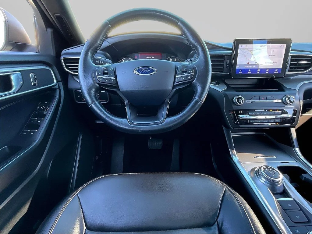 Used 2020 Blue Ford XLT image 8