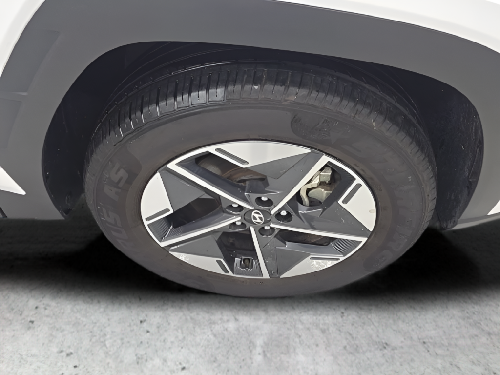 Used 2025 White Hyundai SEL image 41
