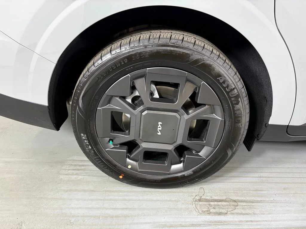 New 2026 Ceramic Silver Kia EX image 11
