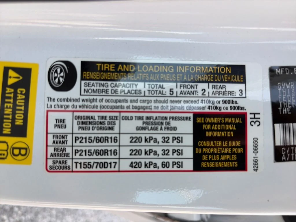 Used 2009 White Toyota XLE image 29