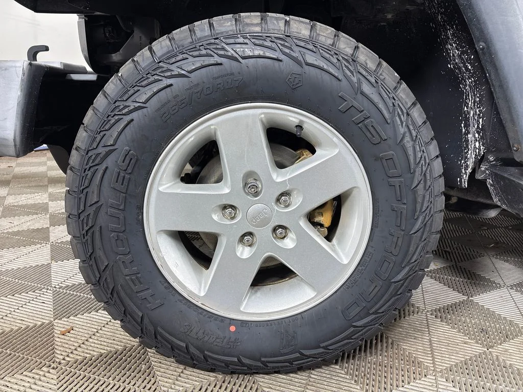 Used 2016 Silver Jeep Unlimited Sport image 14