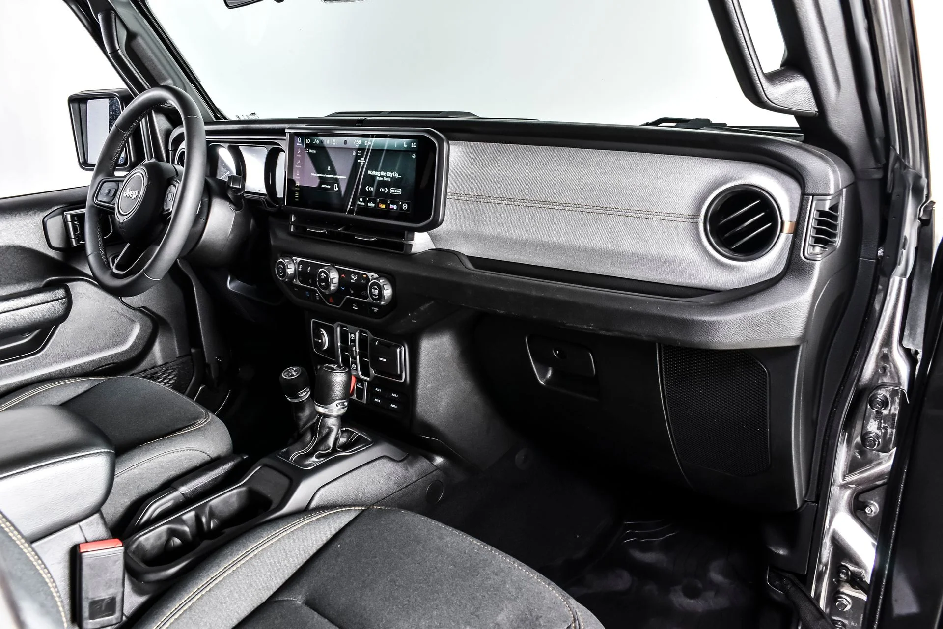 Used 2025 Crystal Metallic Jeep Willys 4xe image 20