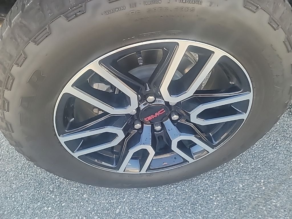 Used 2025 White GMC AT4 image 8