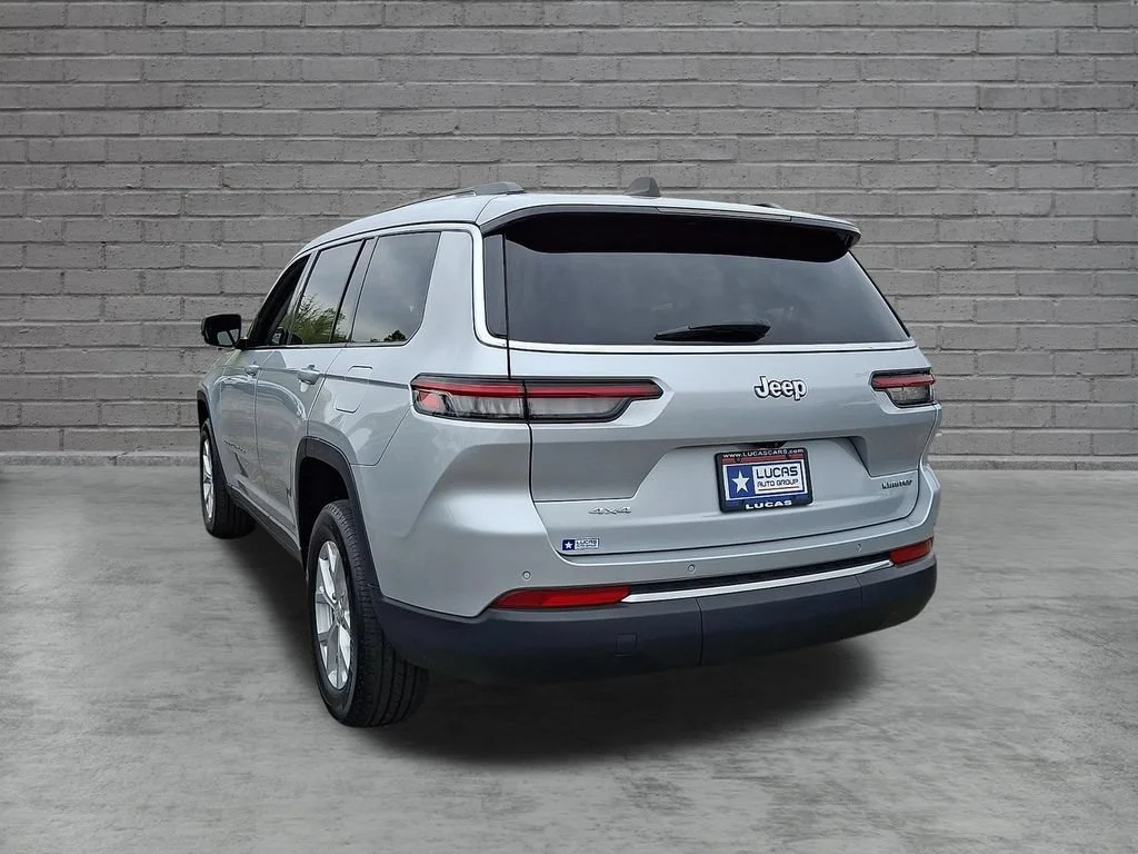 Used 2023 Silver Zynith Jeep Limited image 9