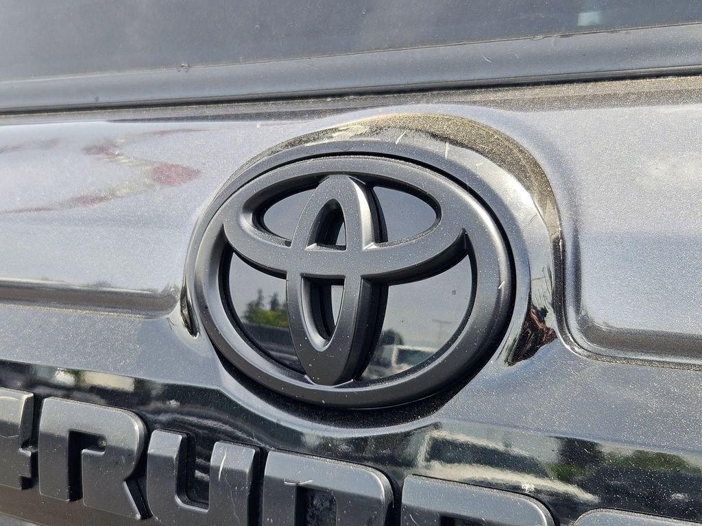 Used 2021 Midnight Black Metallic Toyota Venture image 26