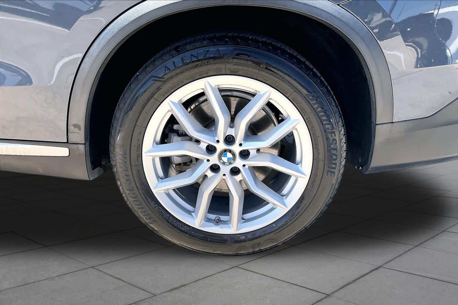 Used 2020 Arctic Gray Metallic BMW sDrive40i image 10