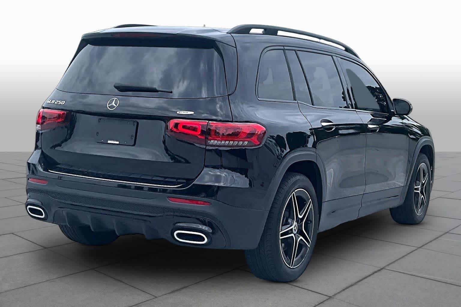 Used 2021 Night Black Mercedes-Benz GLB 250 image 13