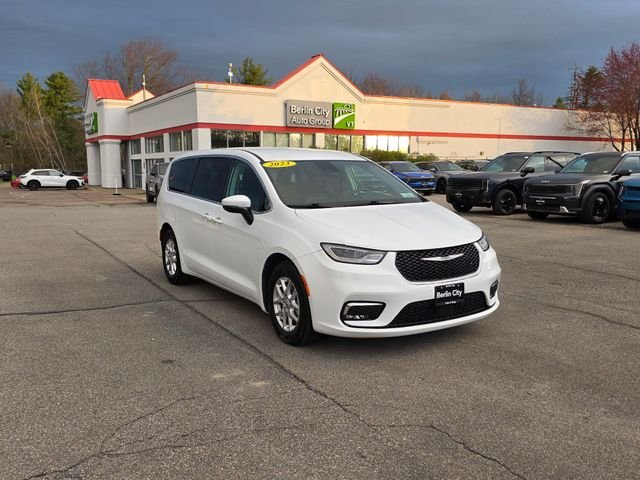 Used 2023 Bright White Clearcoat Chrysler Touring L image 31