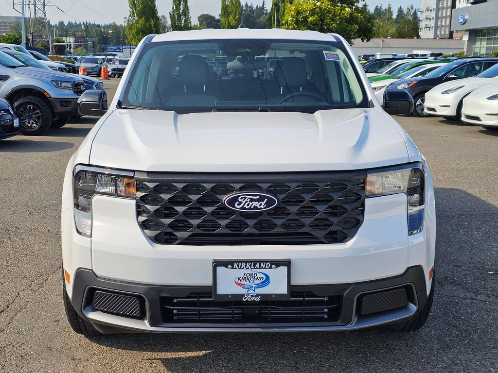 New 2025 Oxford White Ford XLT image 2