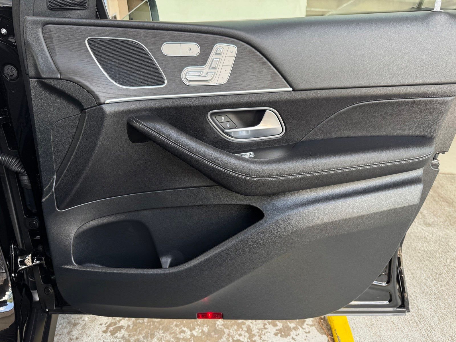 New 2026 Obsidian Black Metallic Mercedes-Benz GLE 350 image 19