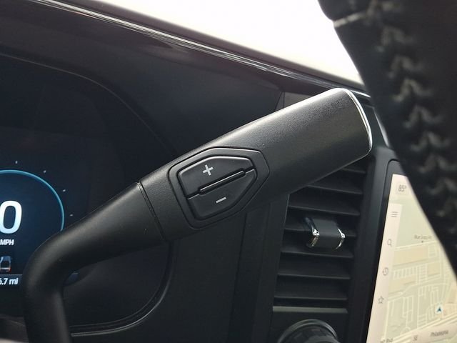 Used 2023  Ford Lariat image 15