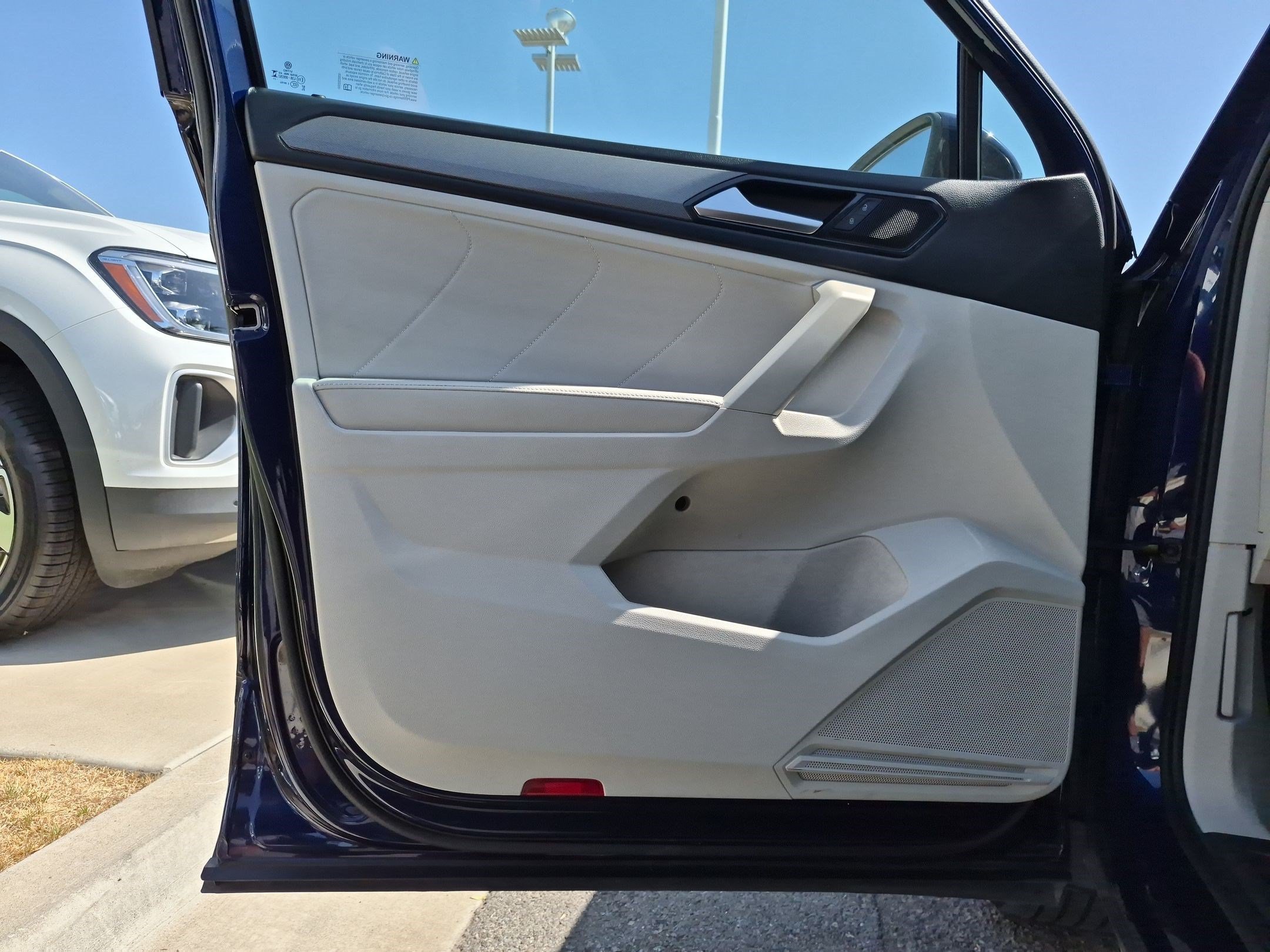 Used 2023 Atlantic Blue Metallic Volkswagen SE image 13