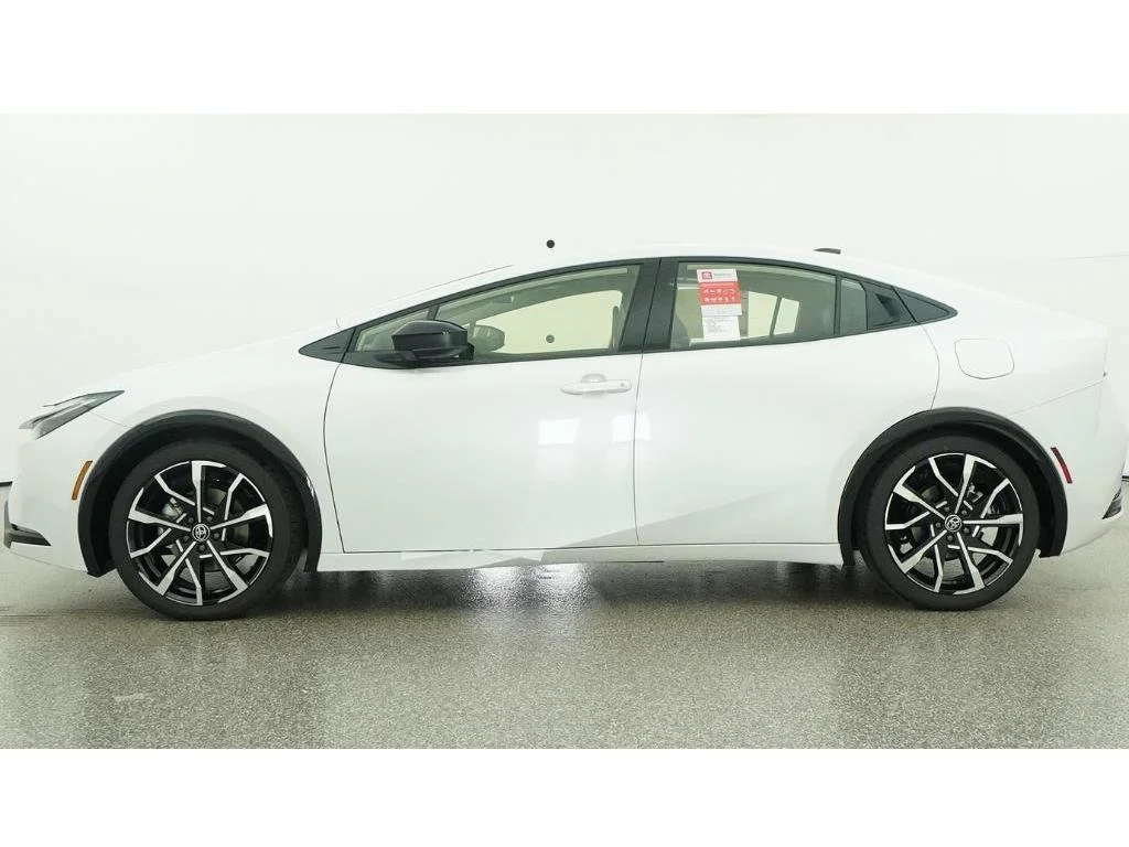 New 2026 Wind Chill Pearl Toyota XSE image 19