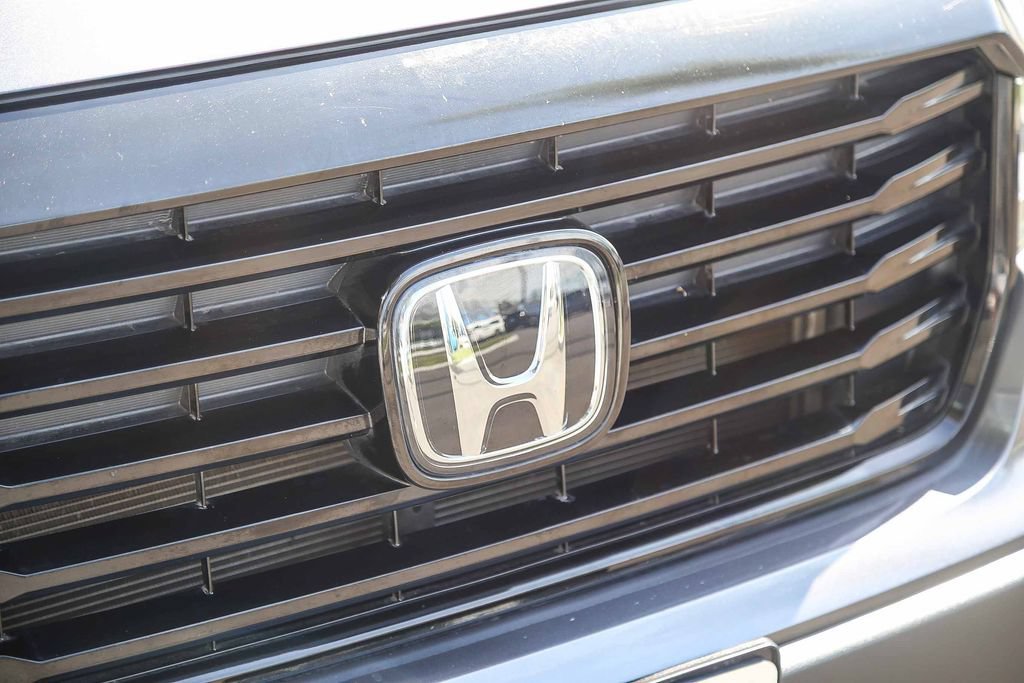 Certified Used 2023 Modern Steel Metallic Honda AWD RTL-E image 40