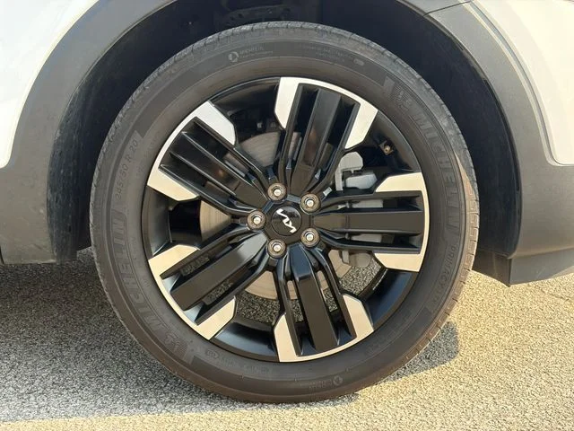 Certified Used 2024 White Kia SX-Prestige image 6