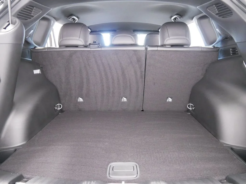 New 2026 Bright White Clearcoat Jeep Latitude image 15