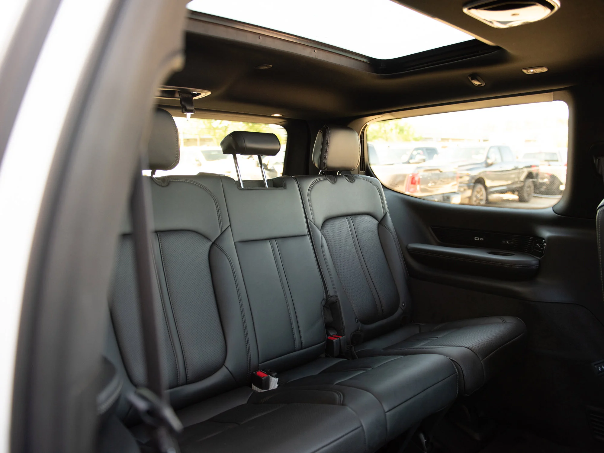 New 2026 White Jeep Summit Obsidian* image 29