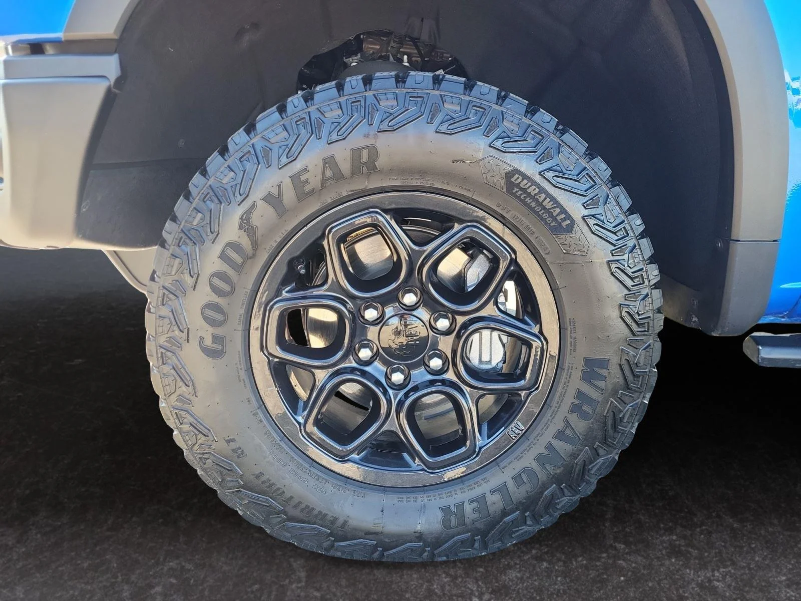 Used 2025 Riptide Blue Metallic Chevrolet ZR2 image 27
