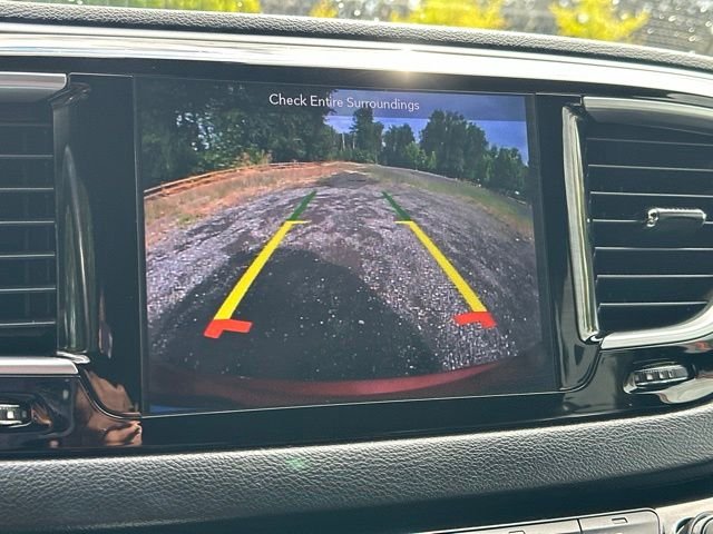 Used 2018 Copper Pearlcoat Chrysler Touring L image 38