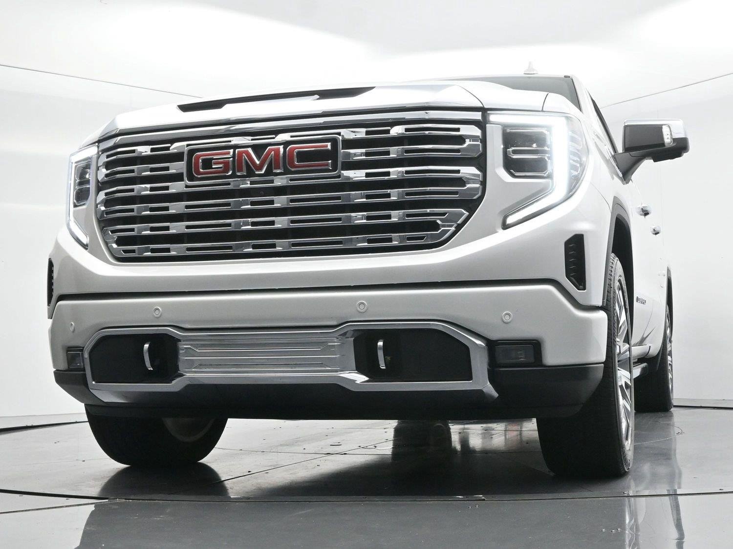 Used 2024 White Frost Tricoat GMC Denali image 48