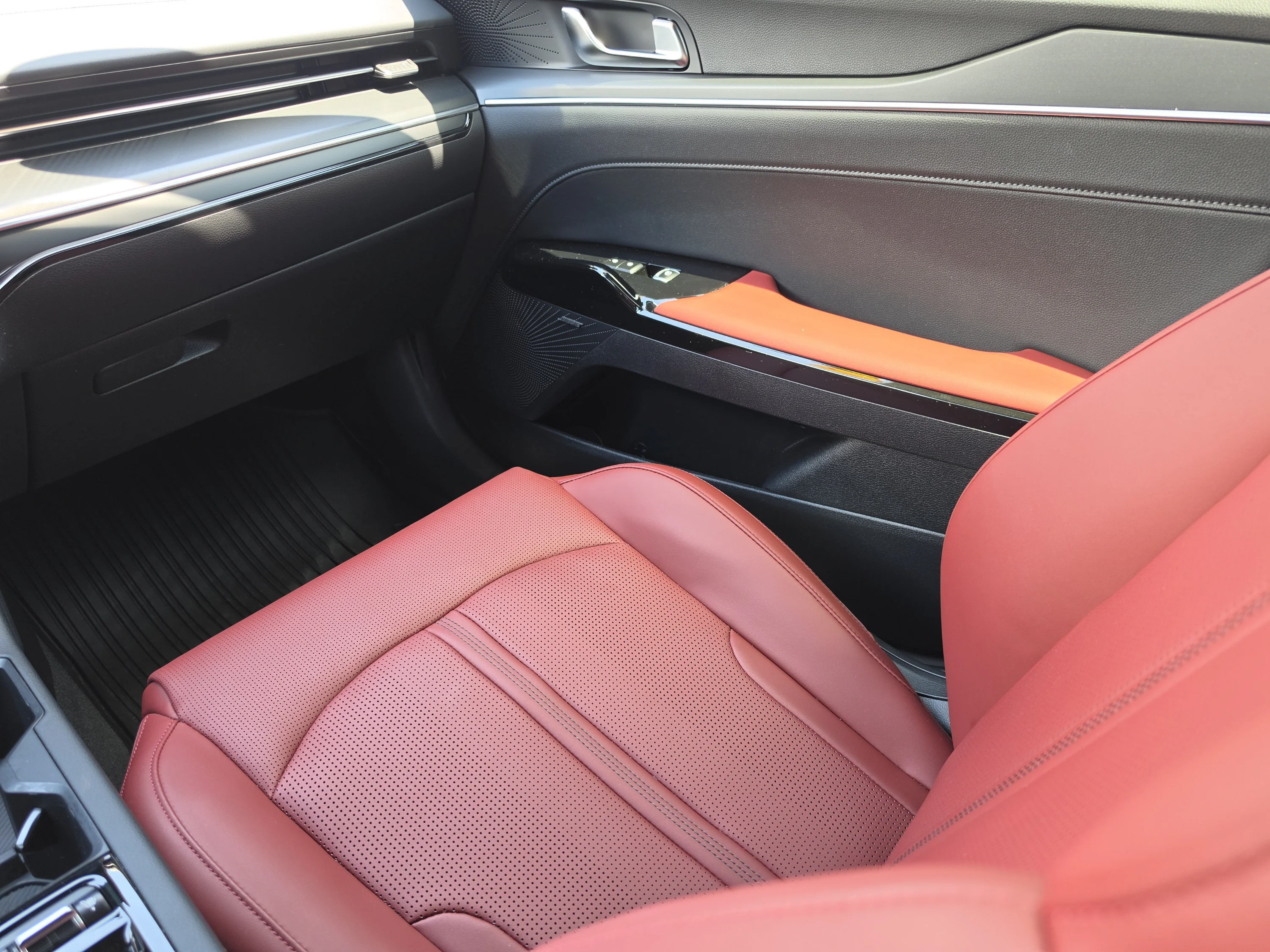 Used 2025 Wolf Gray Kia GT-Line image 21