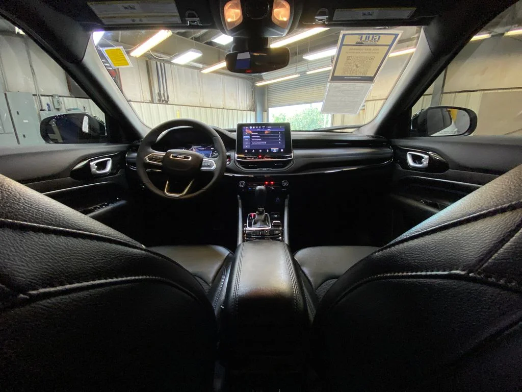 Used 2026 White Jeep Latitude image 19