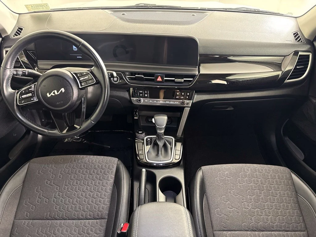 Used 2025 White Kia S image 14