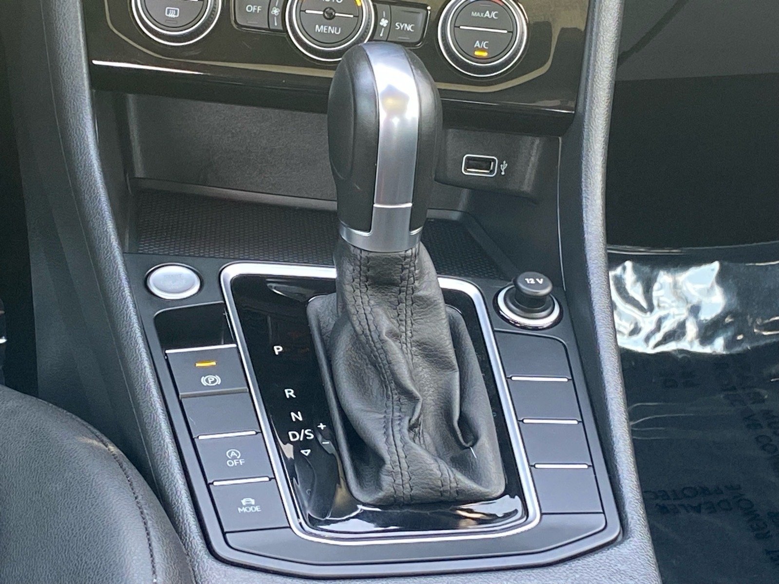 Used 2019 Red Volkswagen SEL image 8