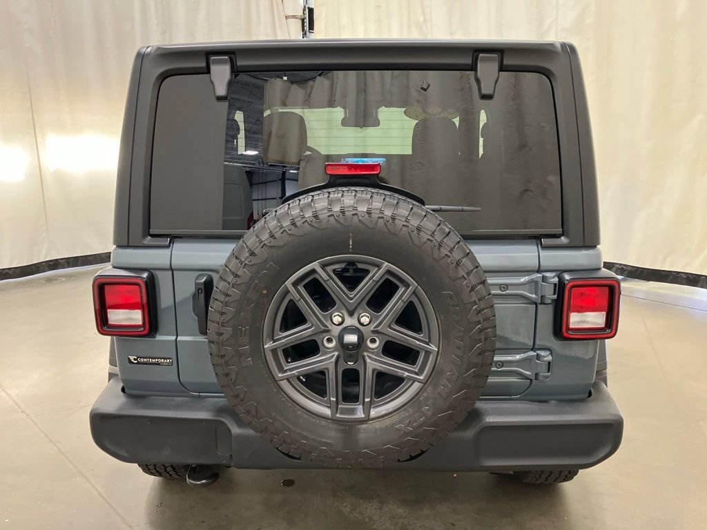 Used 2024 Anvil Clear Coat Jeep Sport S image 23