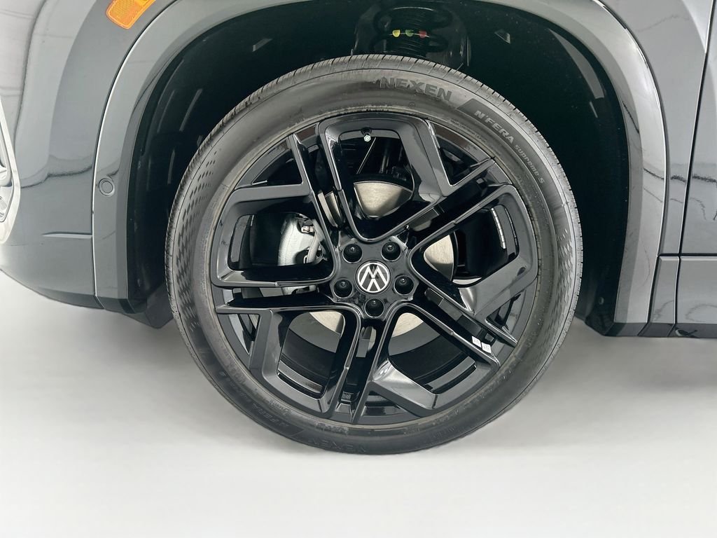 New 2026 Deep Black Pearl Volkswagen SE R-Line Black image 28