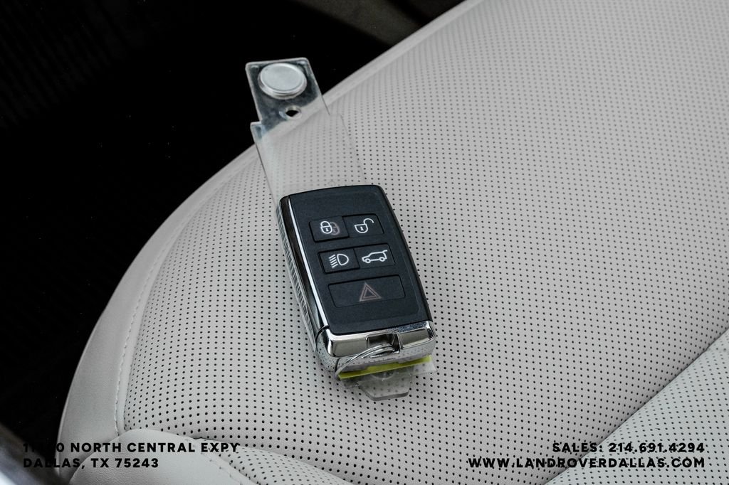 New 2027 Fuji White Land Rover SE image 53