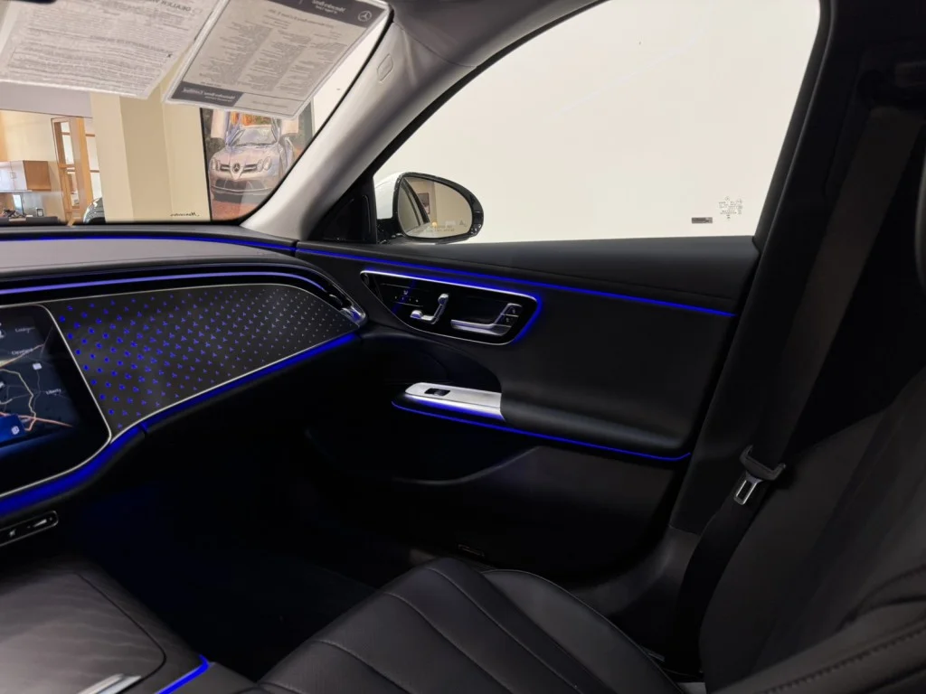 2025 Mercedes-Benz E-Class E350 - Photo 10