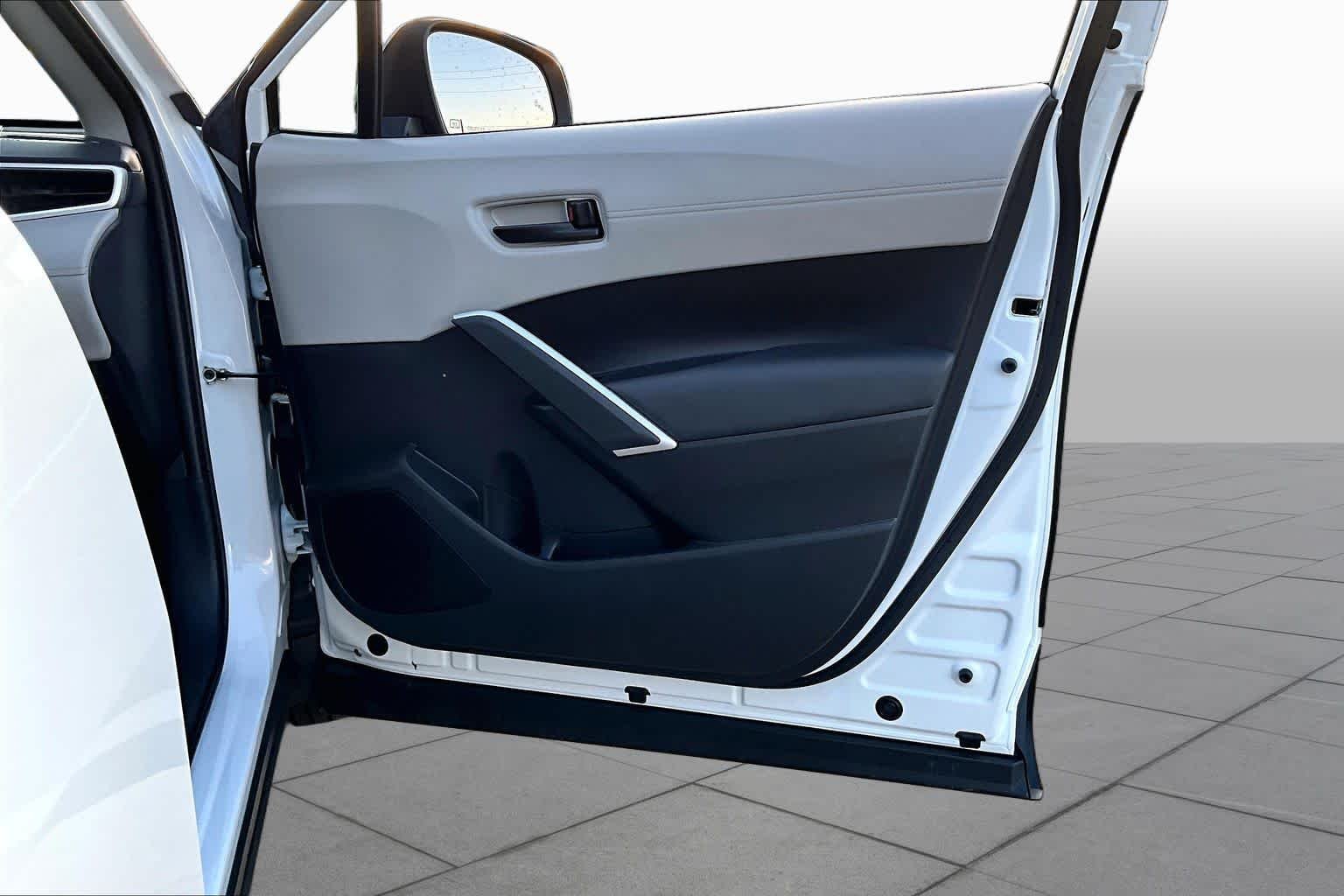 Used 2026 Wind Chill Pearl Toyota LE image 23