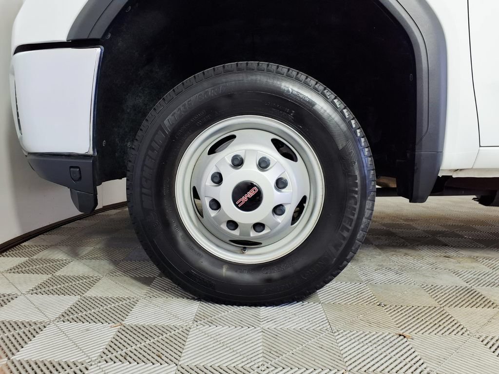 Used 2023 SUMMIT WHITE GMC Pro image 8
