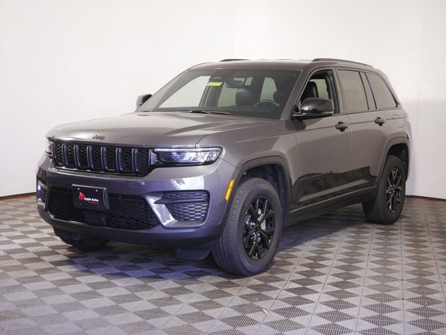 Certified Used 2024 Gray Jeep Altitude image 3