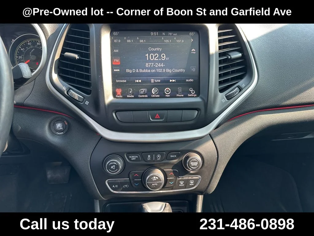Used 2015 Orange Jeep Trailhawk image 19