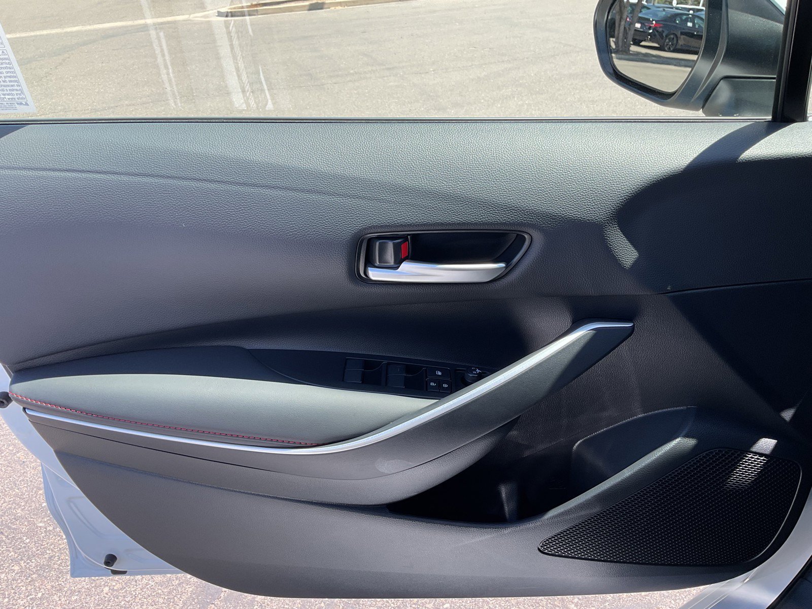 Certified Used 2025 Ice Toyota Hybrid SE image 13
