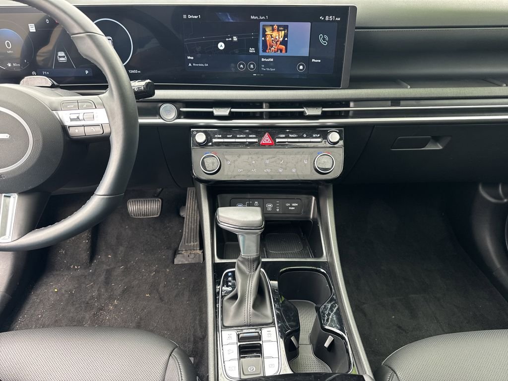 Used 2025 Silver Hyundai SEL Convenience image 28