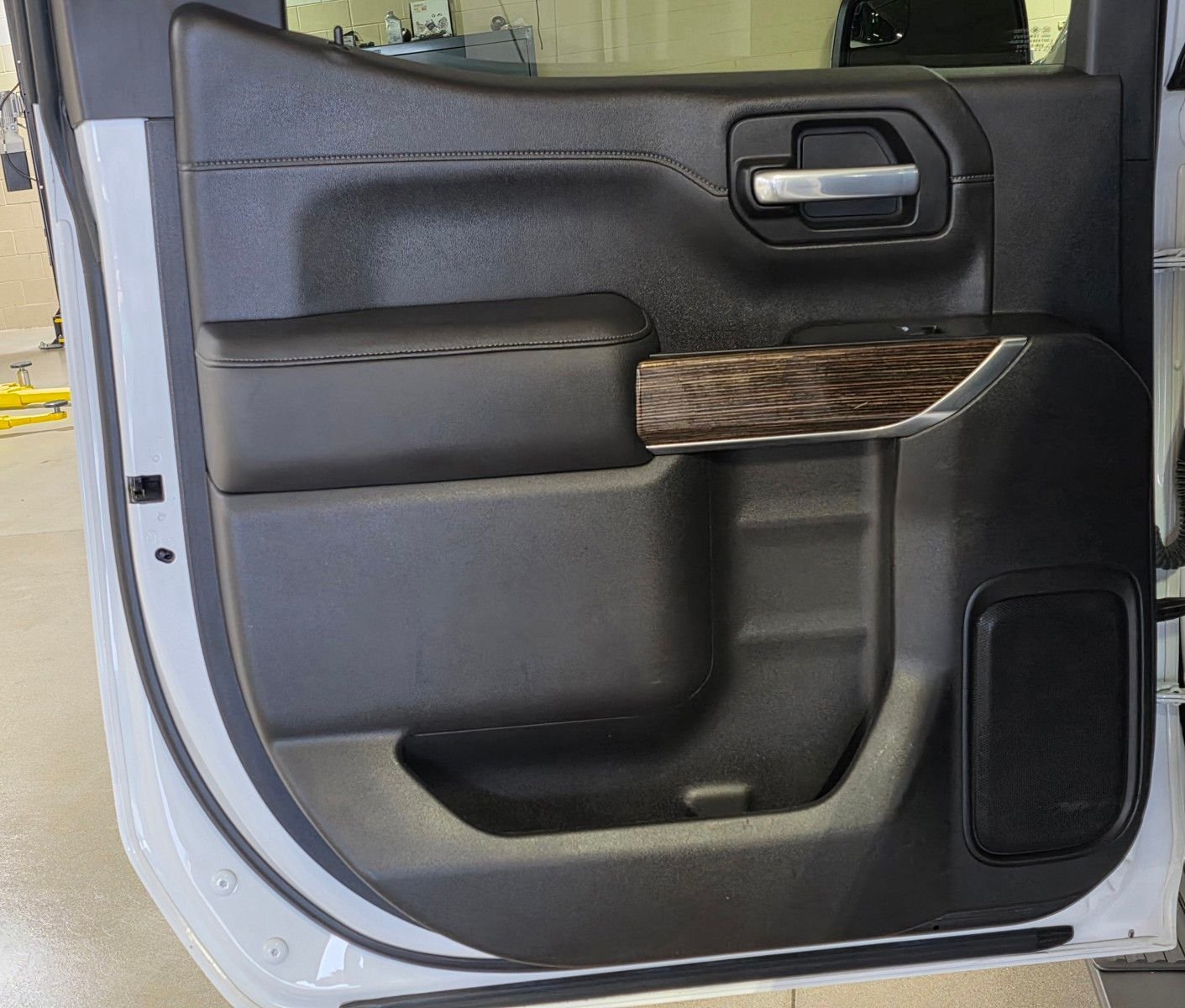 Used 2021 Summit White GMC Elevation image 16