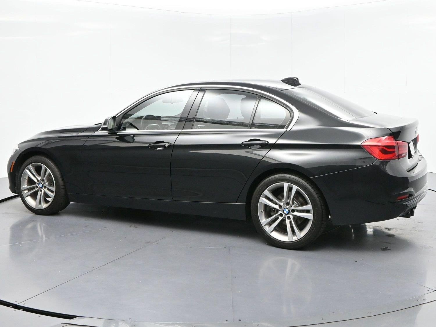 Used 2018 Black Sapphire Metallic BMW 330i image 5