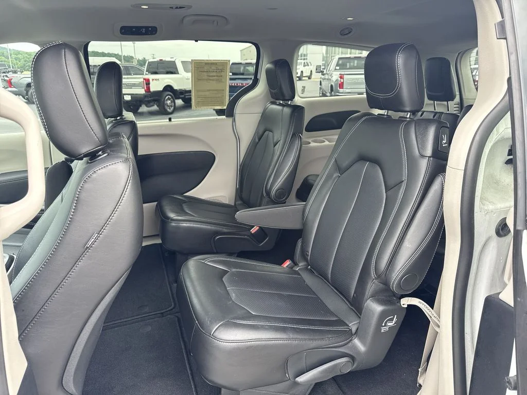 Used 2024 White Chrysler Touring L image 21