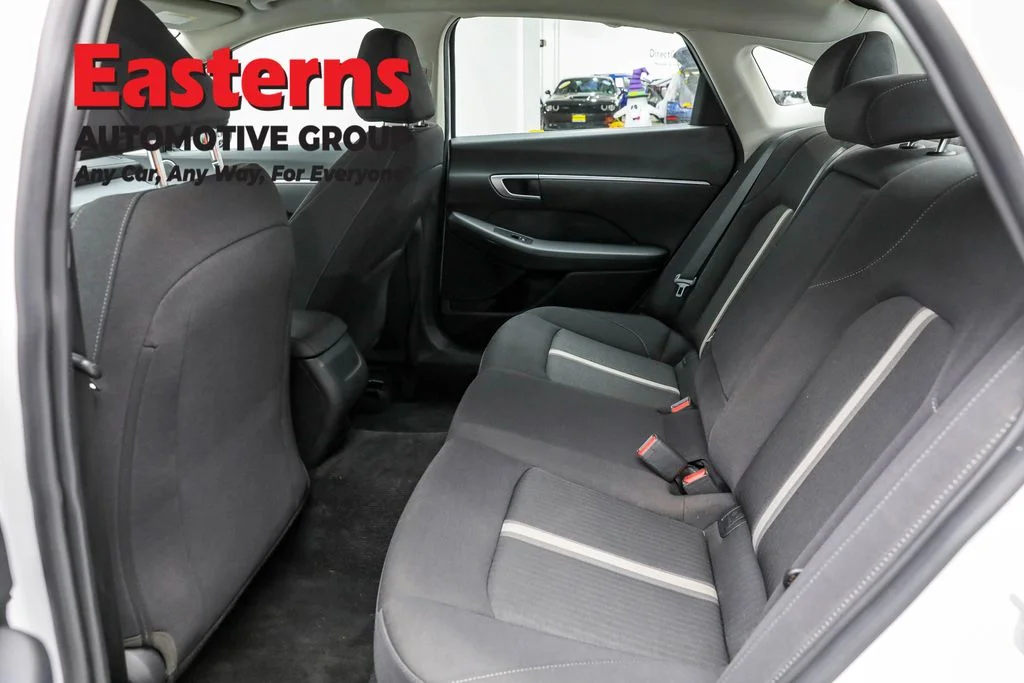 Used 2024 White Hyundai SEL image 22