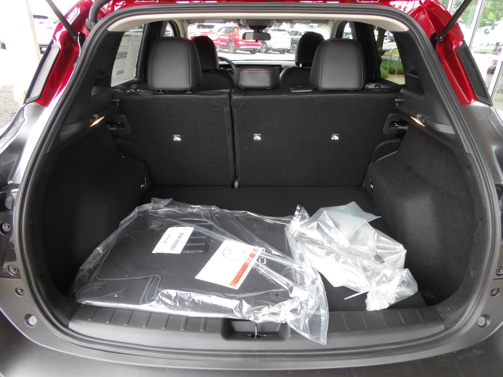 New 2026 Gun Metallic / Scarlet Ember Tintcoat Two-tone Nissan SR image 12
