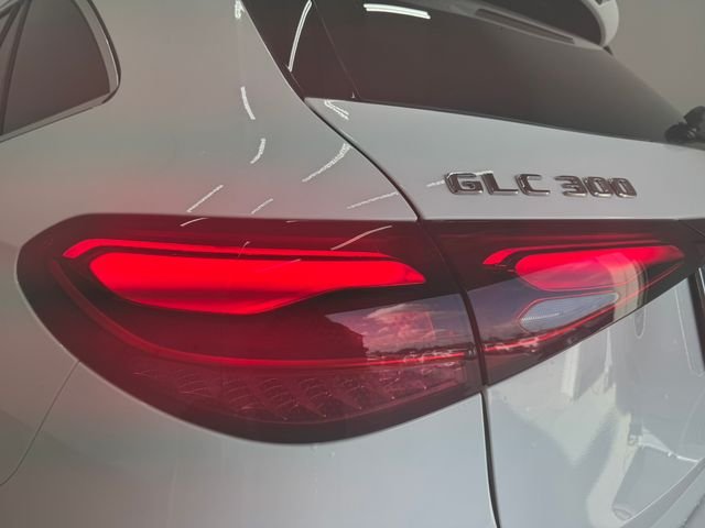 New 2026 Polar White Mercedes-Benz GLC 300 image 35