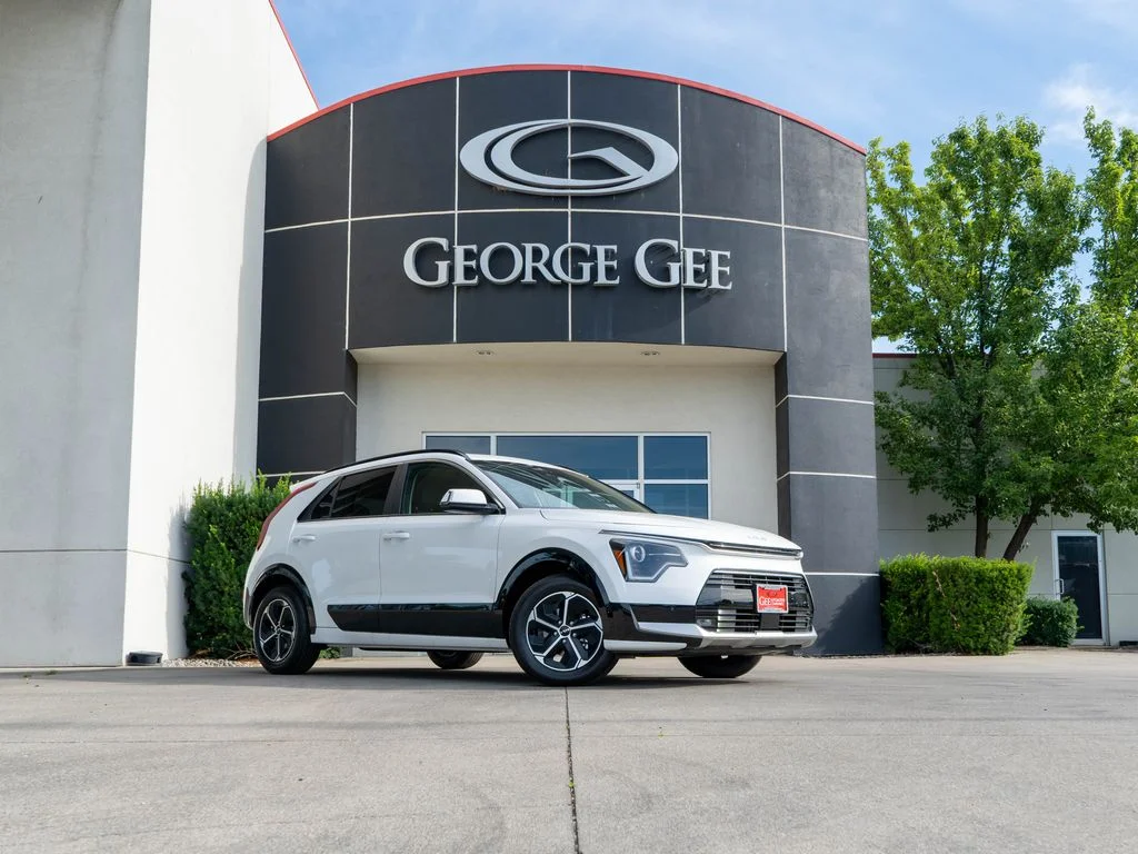 New 2026 Snow White Pearl Kia SX image 1